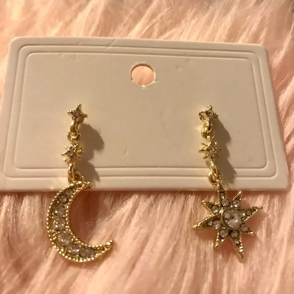 2for$10. Moon and Star Earrings - Picture 4 of 4